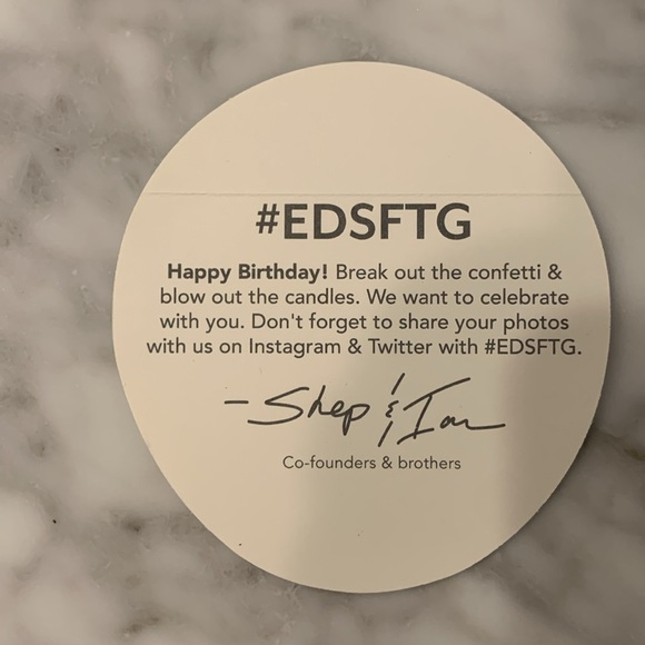 Vineyard Vines Happy Birthday Circle Sticker, one size - Picture 2 of 2